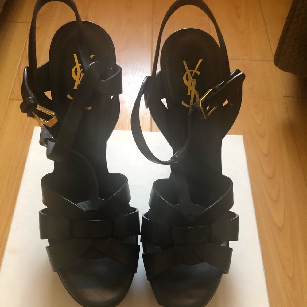 SOLD! Yves Saint Laurent Tributes 105 SANDAL IN BLACK